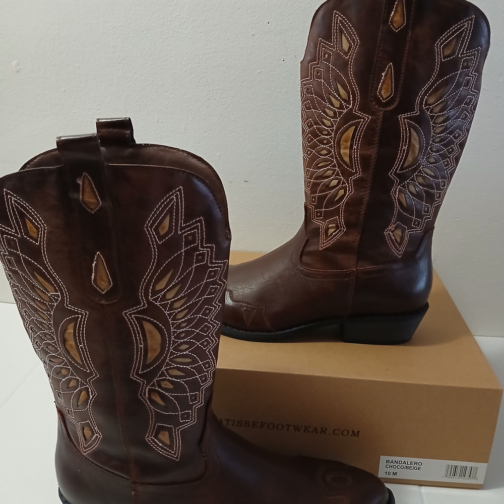 Coconuts by Matisse Brown and Tan Embroidered Winter Boots Various Sizes - Picture 5 of 12